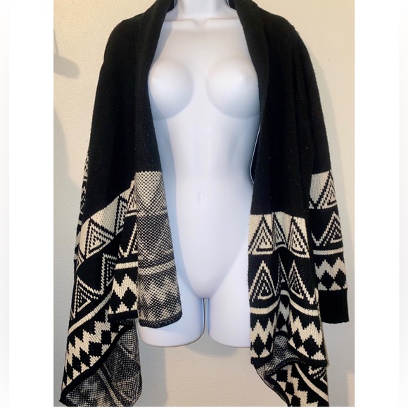 Aztec/Boho Chunky Cardigan - Picture 2 of 4